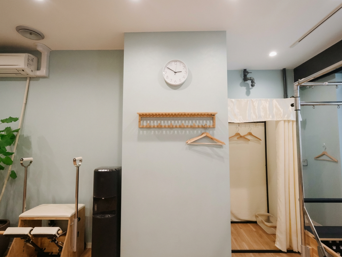 Apply_a_natural_filter_to_enhance_the_overall_brig-1765433645662