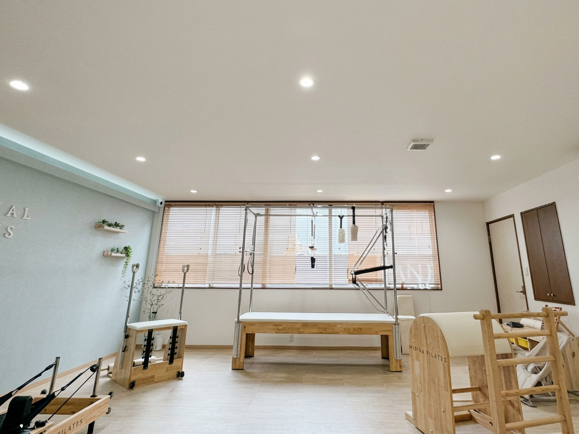 Apply_a_natural_filter_to_the_image_to_enhance_bri-1765255190725