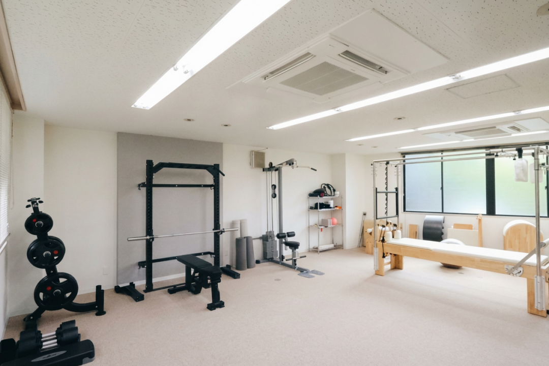 Apply_a_stylish_retouch_to_the_image_while_maintai-1765173173811