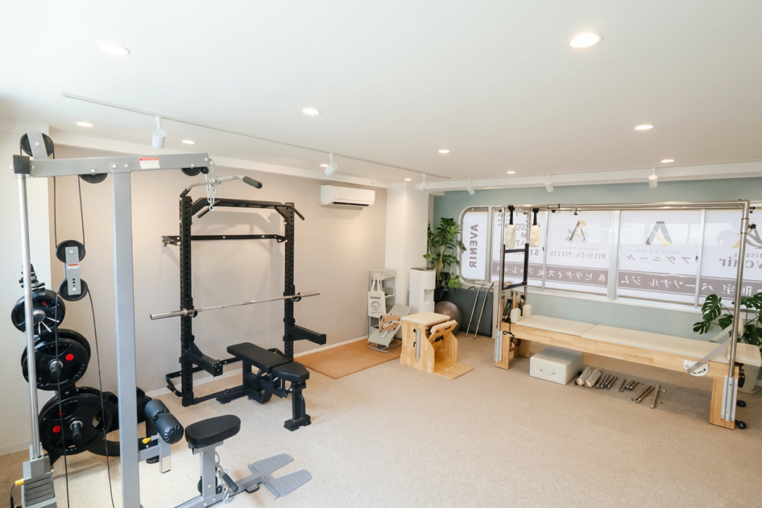 Apply_a_stylish_retouch_to_the_image_while_maintai-1765173278715