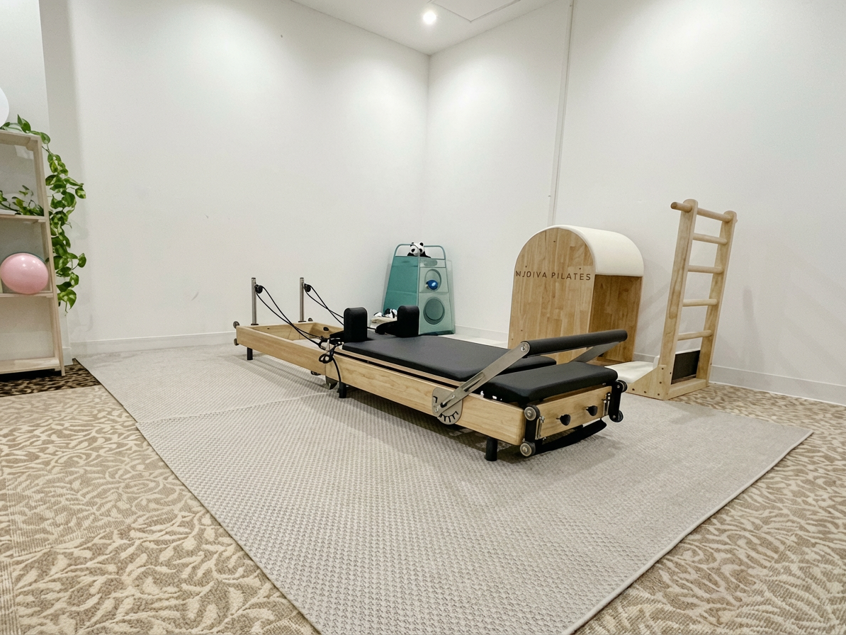 Apply_a_stylish_retouch_to_the_image_while_preserv-1765421466809