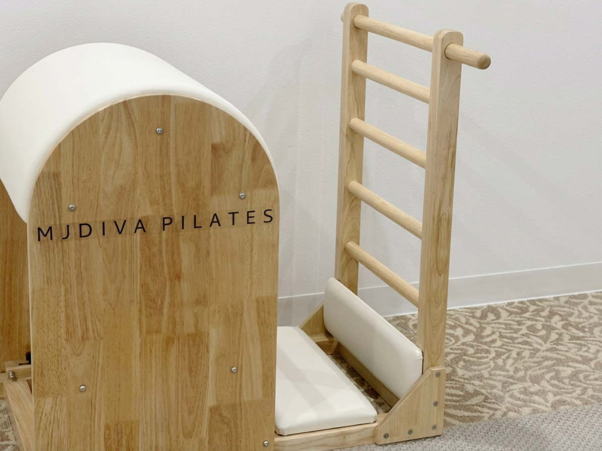 Apply_a_stylish_retouch_to_the_image_while_preserv-1765421517647