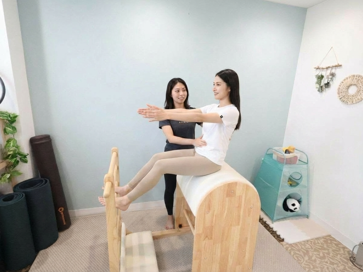 Change_the_color_of_the_leggings_worn_by_the_custo-1765350716806