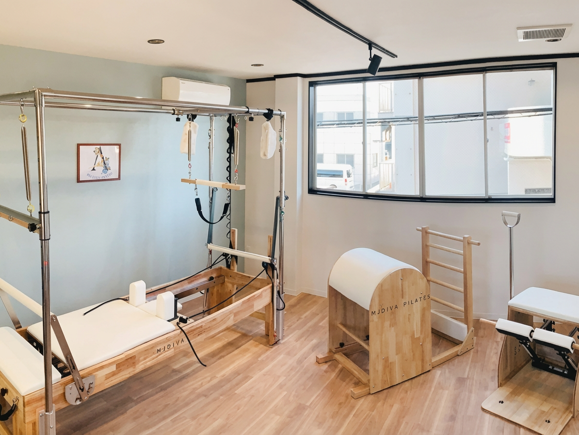 Enhance_overall_brightness_and_clarity_in_the_imag-1765076812508