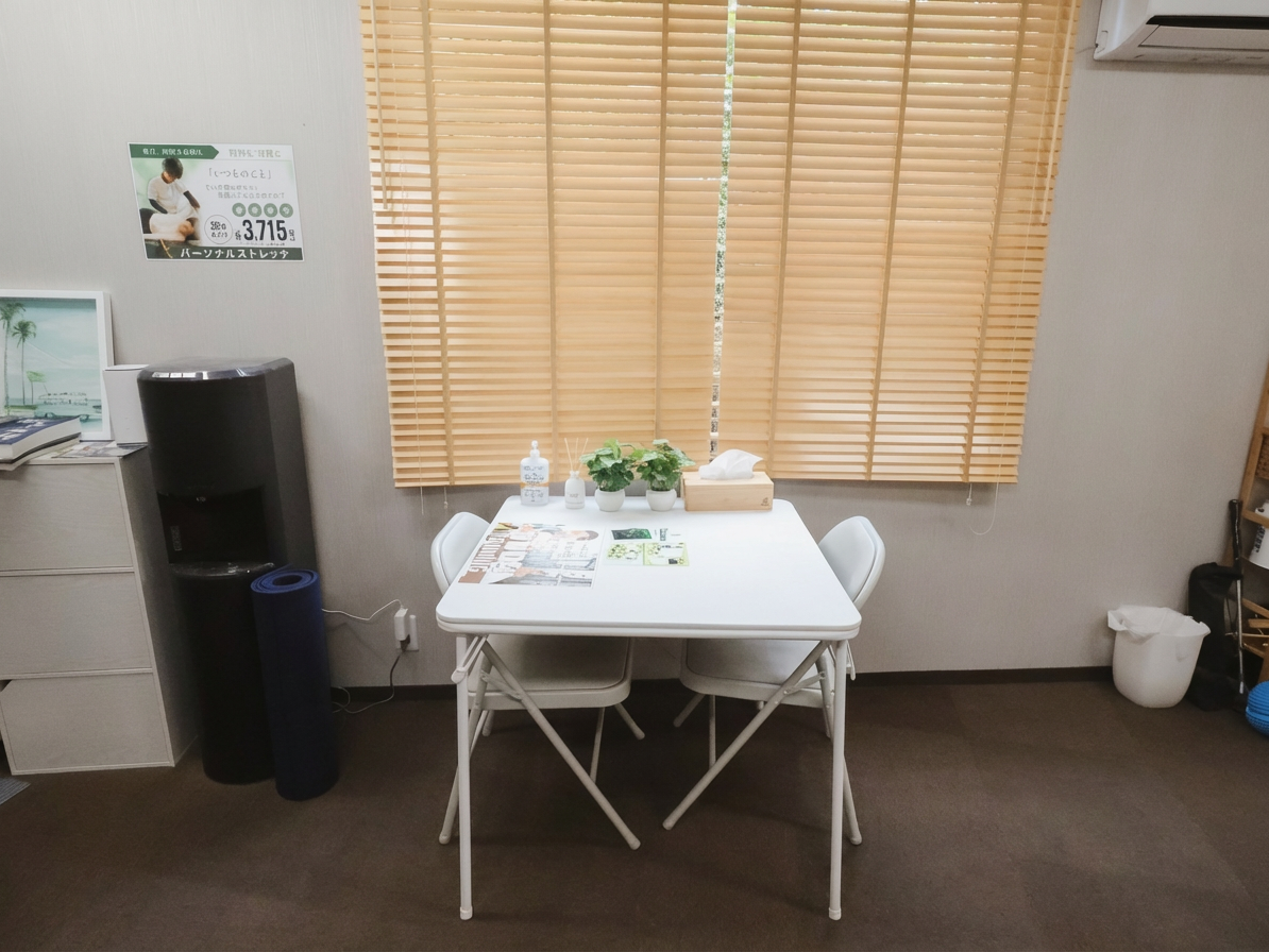 Enhance_the_brightness_and_clarity_of_the_image_wh-1765175194719