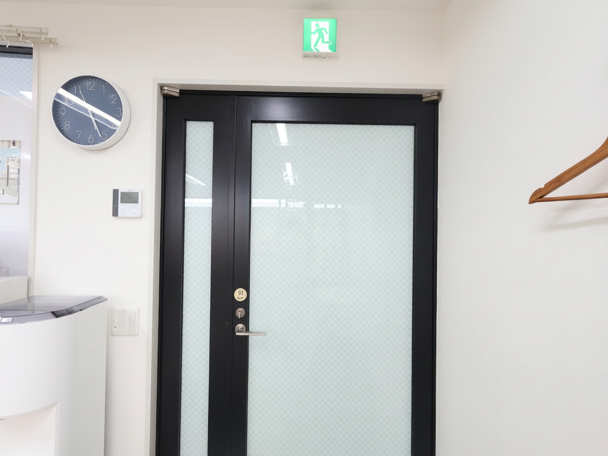 Enhance_the_entire_image_to_maintain_its_store-lik-1765434215068