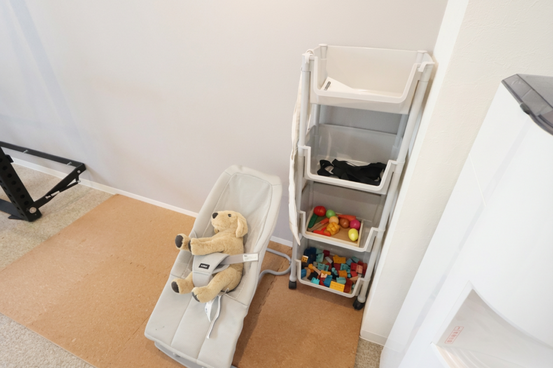 Enhance_the_image_by_applying_a_stylish_retouch_wh-1765173604260