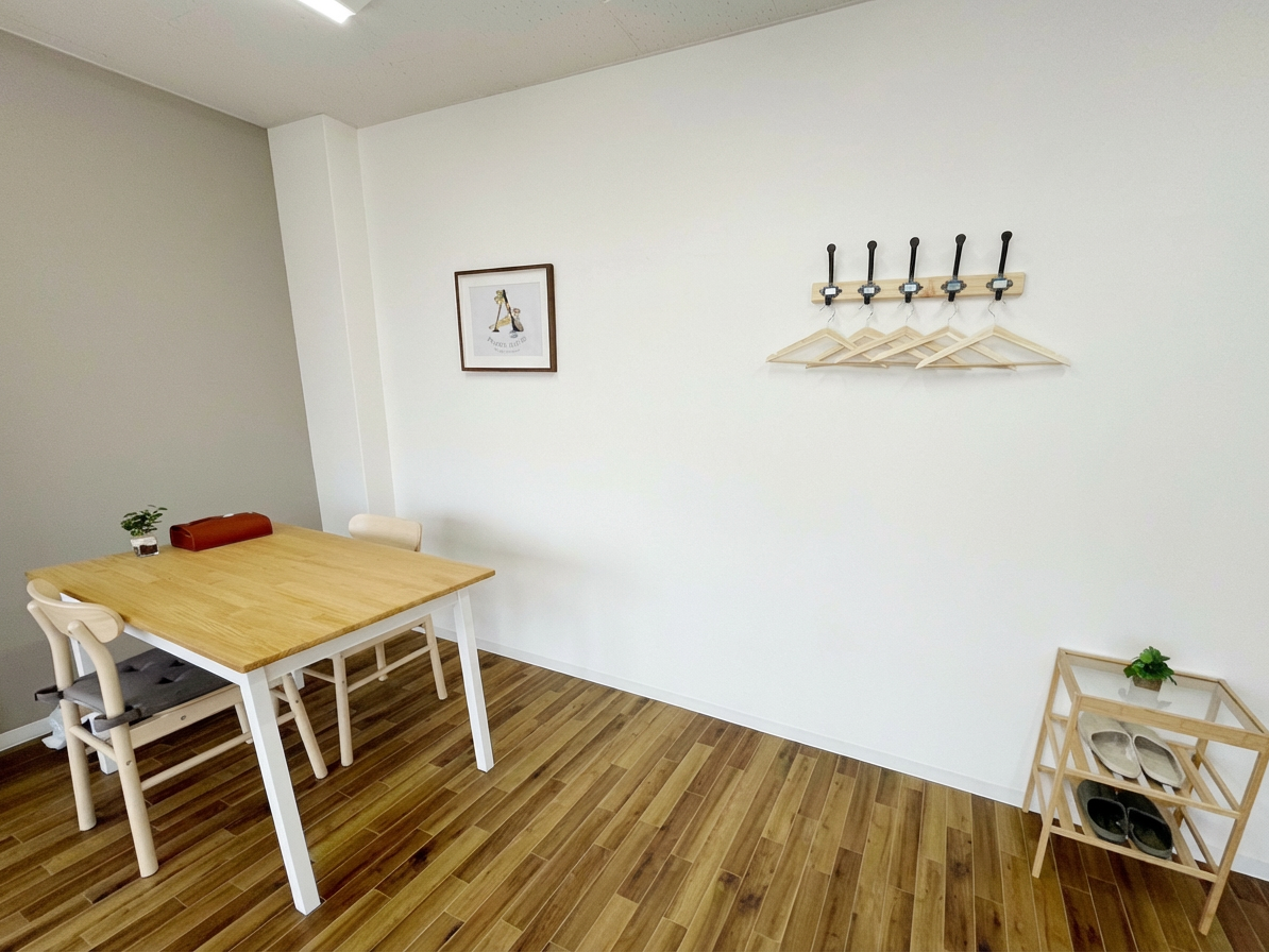 Enhance_the_overall_brightness_and_clarity_of_the_-1765076447641