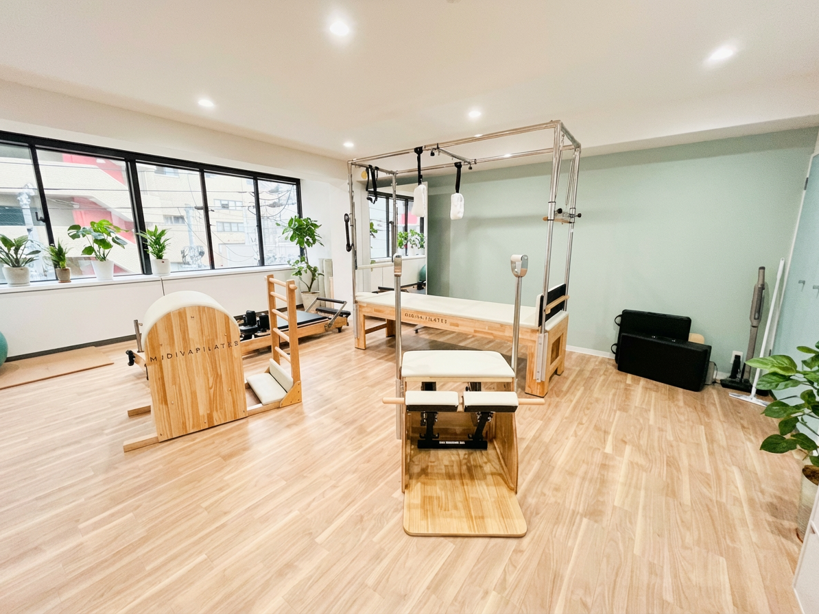 Enhance_the_overall_brightness_and_clarity_of_the_-1765257518530