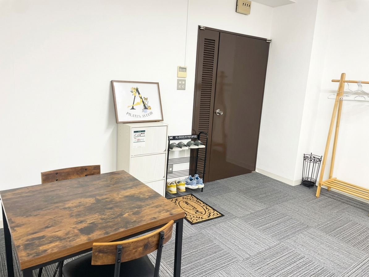 Enhance_the_overall_brightness_and_clarity_of_the_-1765435671986