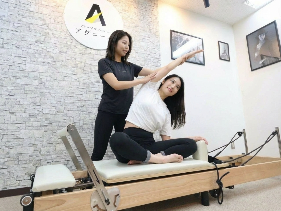 Remove_the_socks_from_the_customers_feet_while_ke-1765346693498