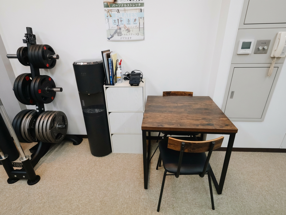 Retain_the_authentic_studio_feel_while_enhancing_t-1765347768183