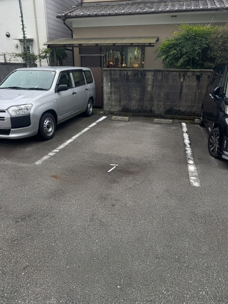 ピラティスアヴニール京都山科店が利用する駐車場の様子