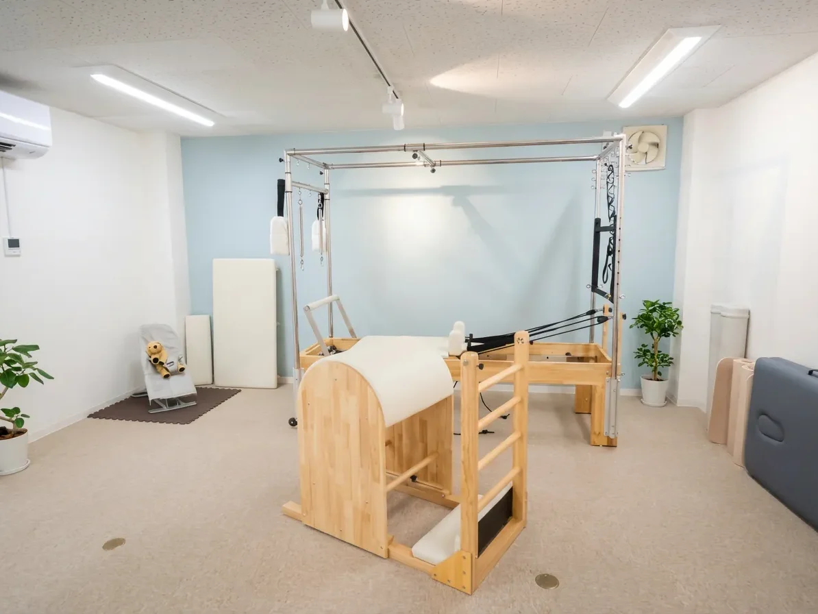 kawachinagano-slider8412-3 ピラティスアヴニール河内長野店の完全個室スタジオの内観