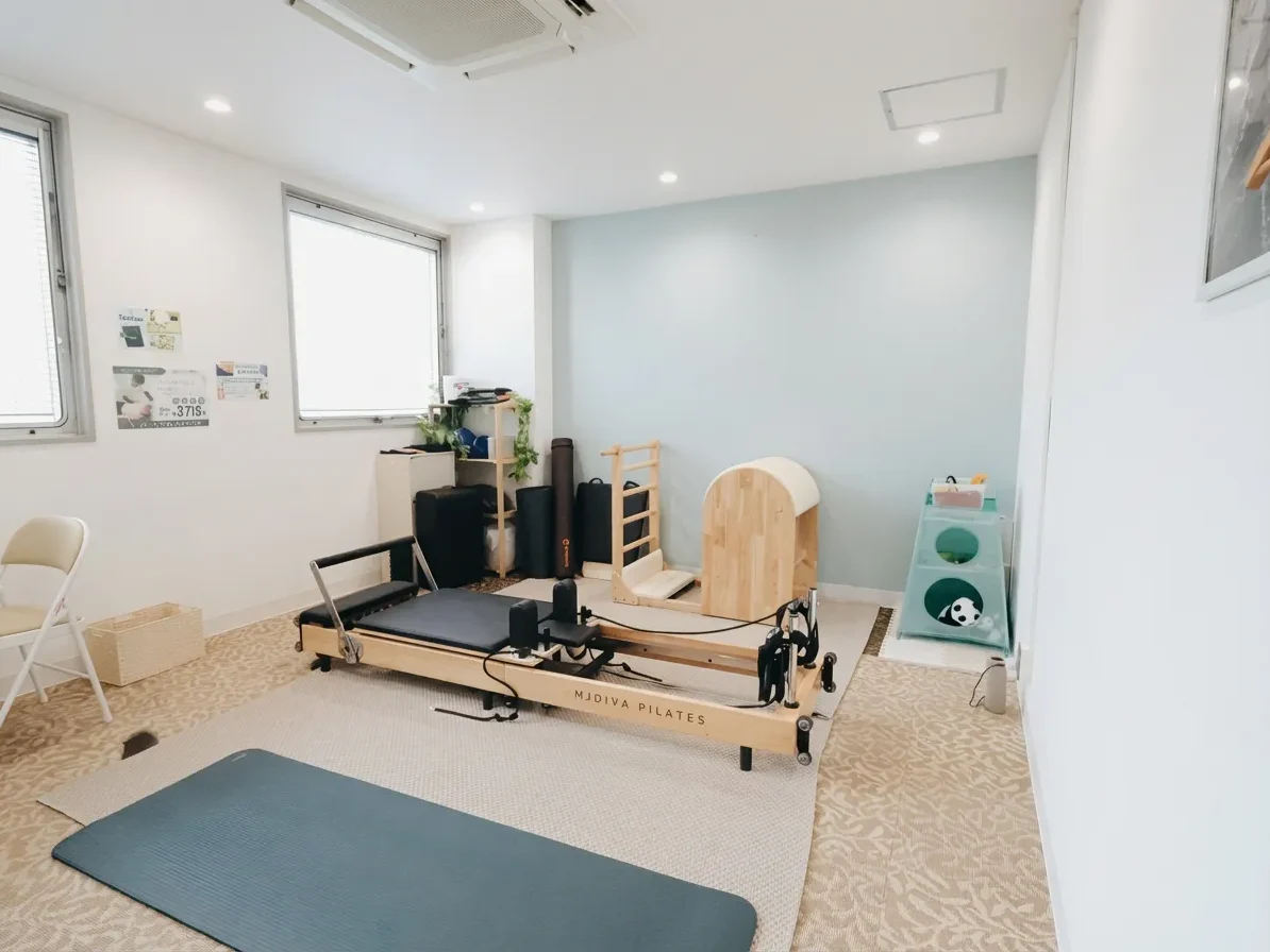 toyonaka-slider1111-3 ピラティスアヴニール豊中店の完全個室スタジオの内観