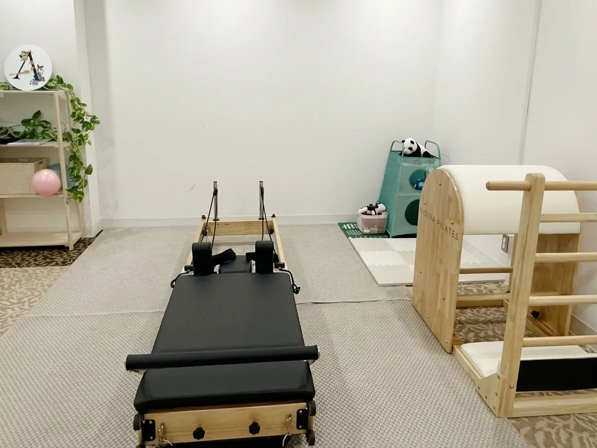 toyonaka-slider1111-4 ピラティスアヴニール豊中店の完全個室スタジオの内観