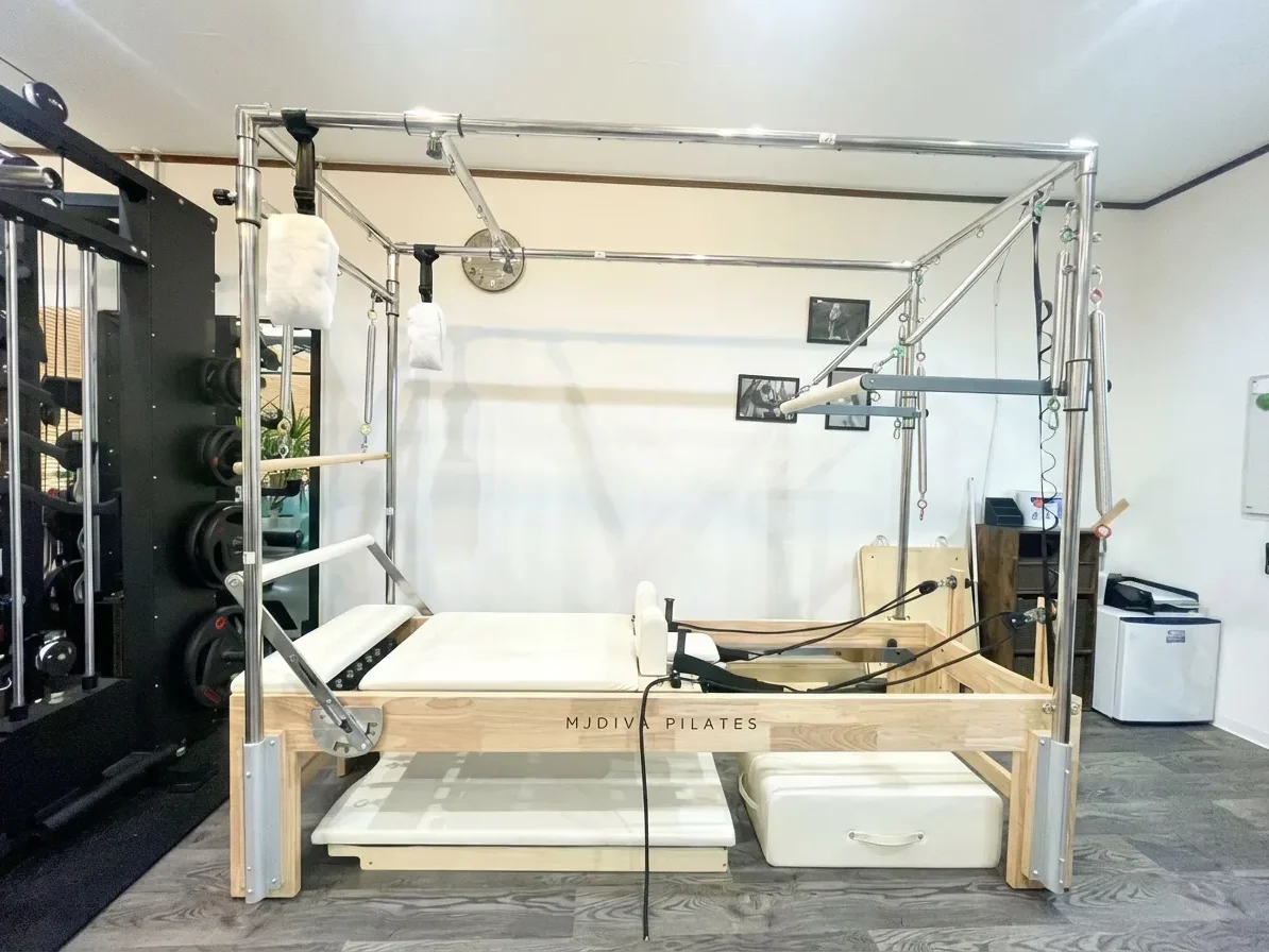 yao-slider4934-3 ピラティスアヴニール八尾店のキャデラックを備えたスタジオ