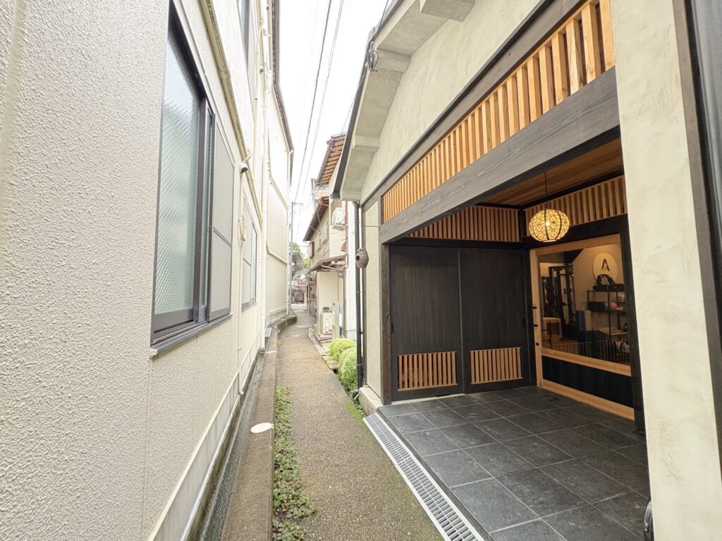 ピラティスアヴニールあやめ池店の外観