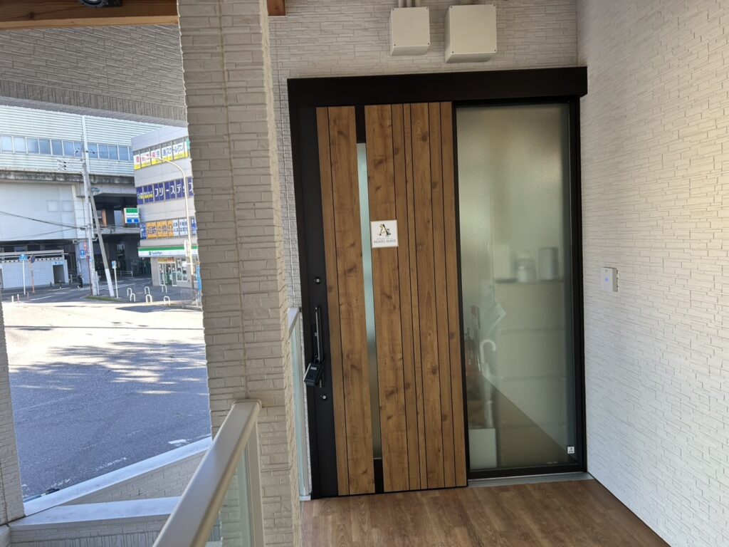 ピラティスアヴニール大津京店の入口