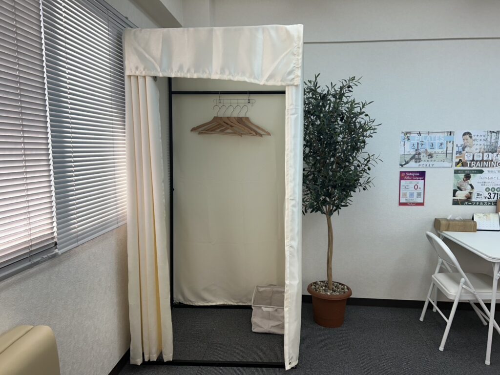 ピラティスアヴニール上本町店の更衣室